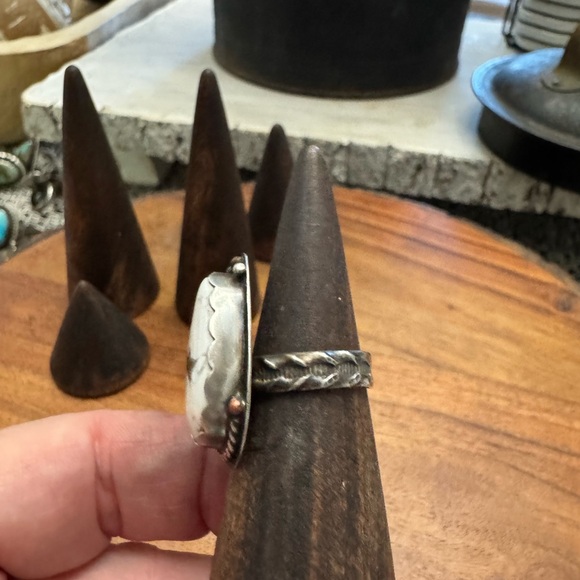 Beautiful little White Buffalo and Sterling silver ring size 5.75 - Picture 3 of 6